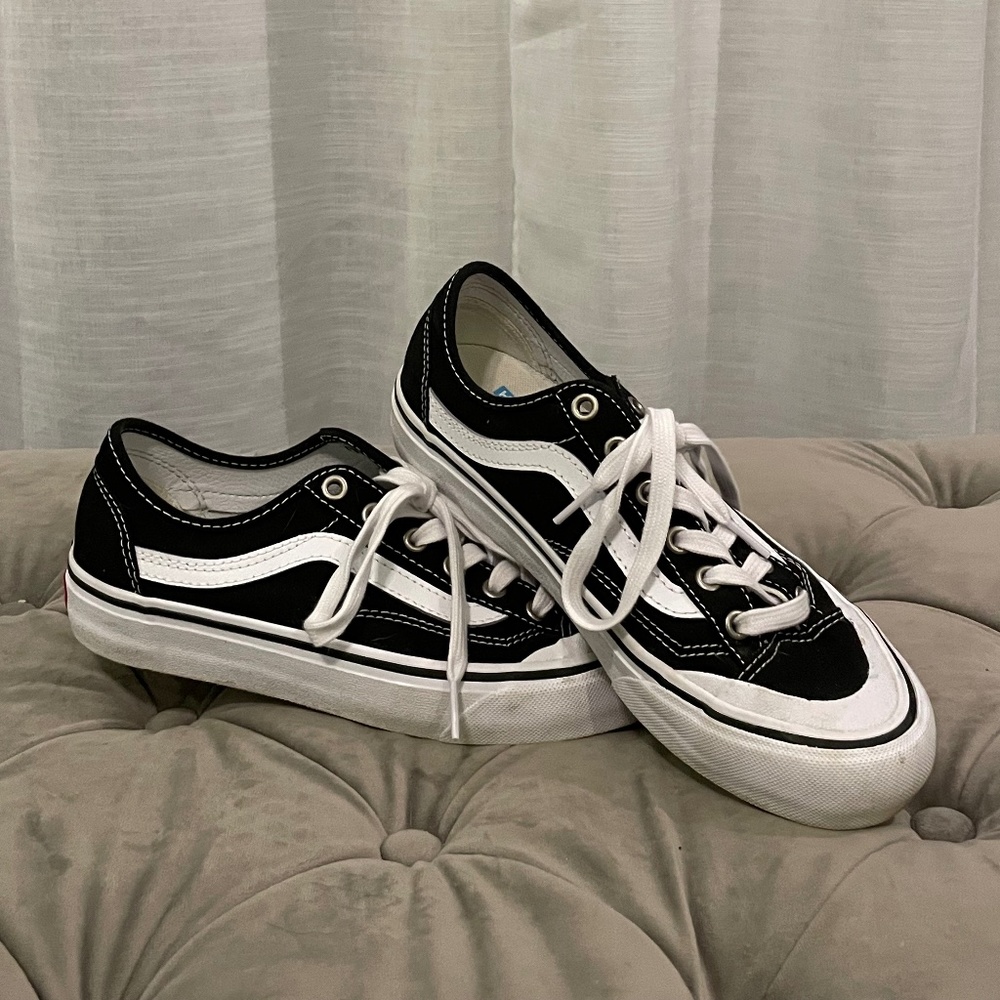 VANS Old Skool Shoe - Picture 2 of 8